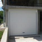 bela garažna vrata
